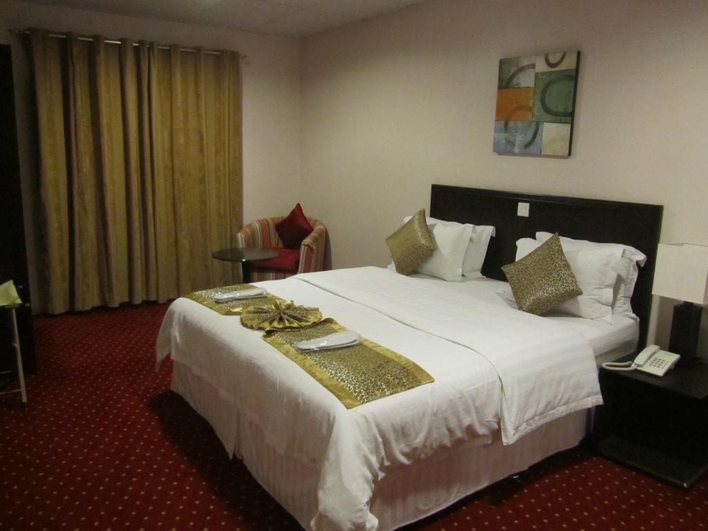 Jw Inn Hotel Nadinah ภายนอก รูปภาพ
